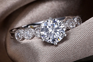 在周六福买的钻石戒指可以回收吗  回收价格是多少