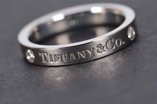 镶钻的蒂芙尼戒指回收价一般多少折