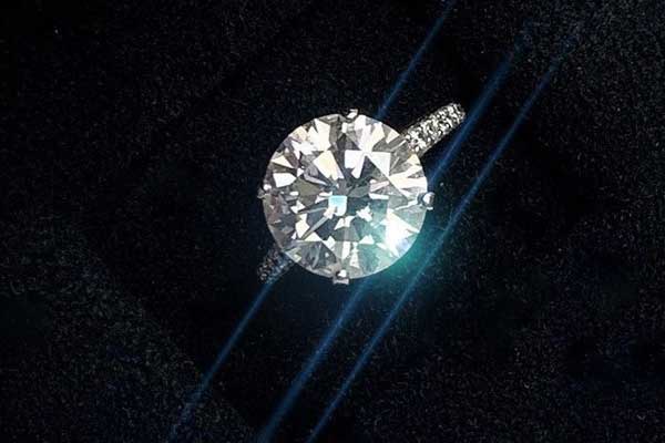 40分的钻石值多少钱一个 8千元的40分钻石能买吗