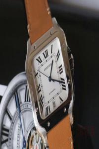 卡地亚山度士带日历手表回收多少钱